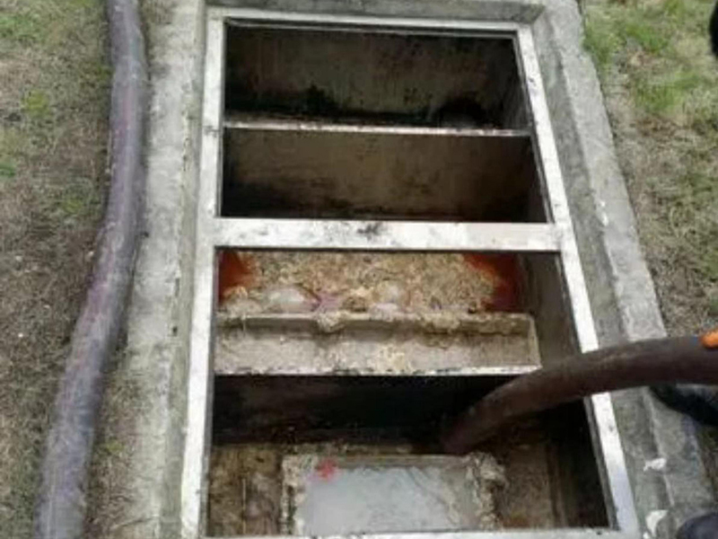 桥东隔油池清理