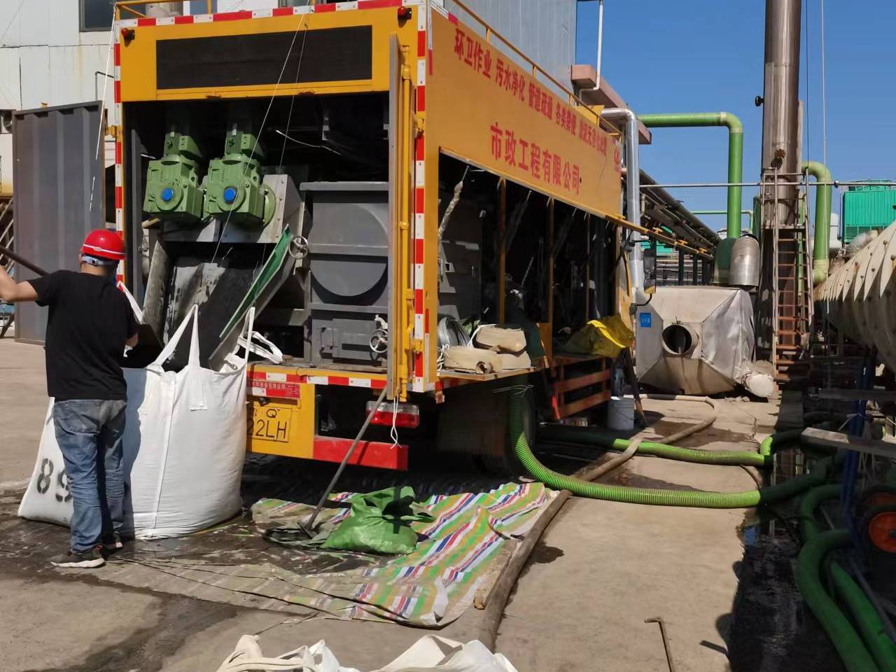 桥东淤泥压干处理